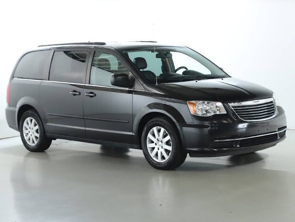 2016 Chrysler Town & Country Image 9