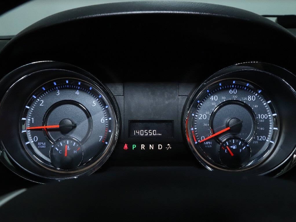 2016 Chrysler Town & Country Image 25