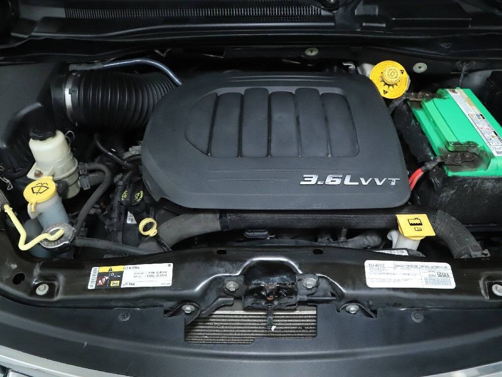 2016 Chrysler Town & Country Image 35