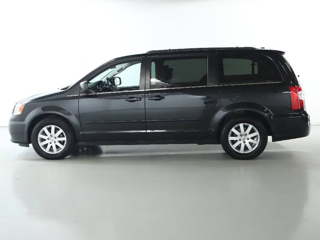 2016 Chrysler Town & Country Image 38