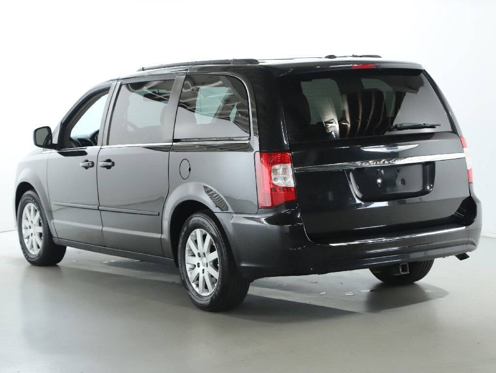 2016 Chrysler Town & Country Image 40
