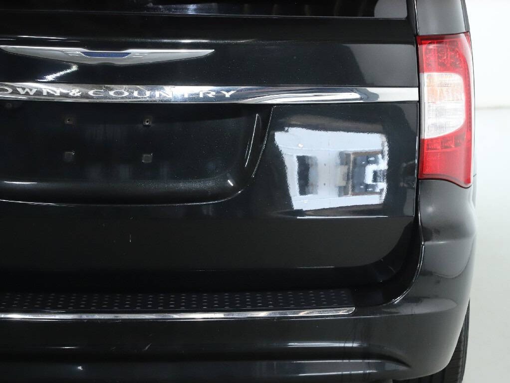 2016 Chrysler Town & Country Image 44
