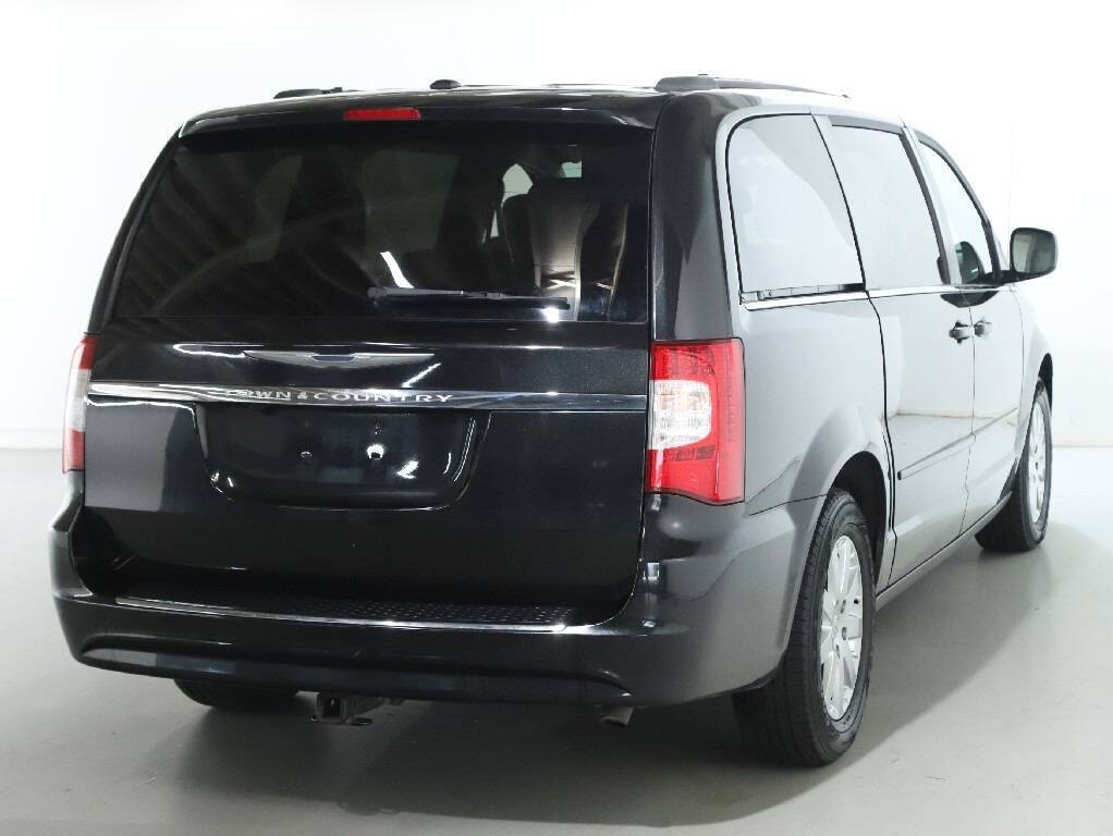 2016 Chrysler Town & Country Image 46