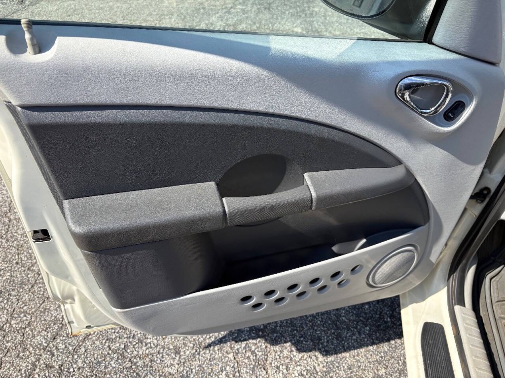 2007 Chrysler PT Cruiser Image 7