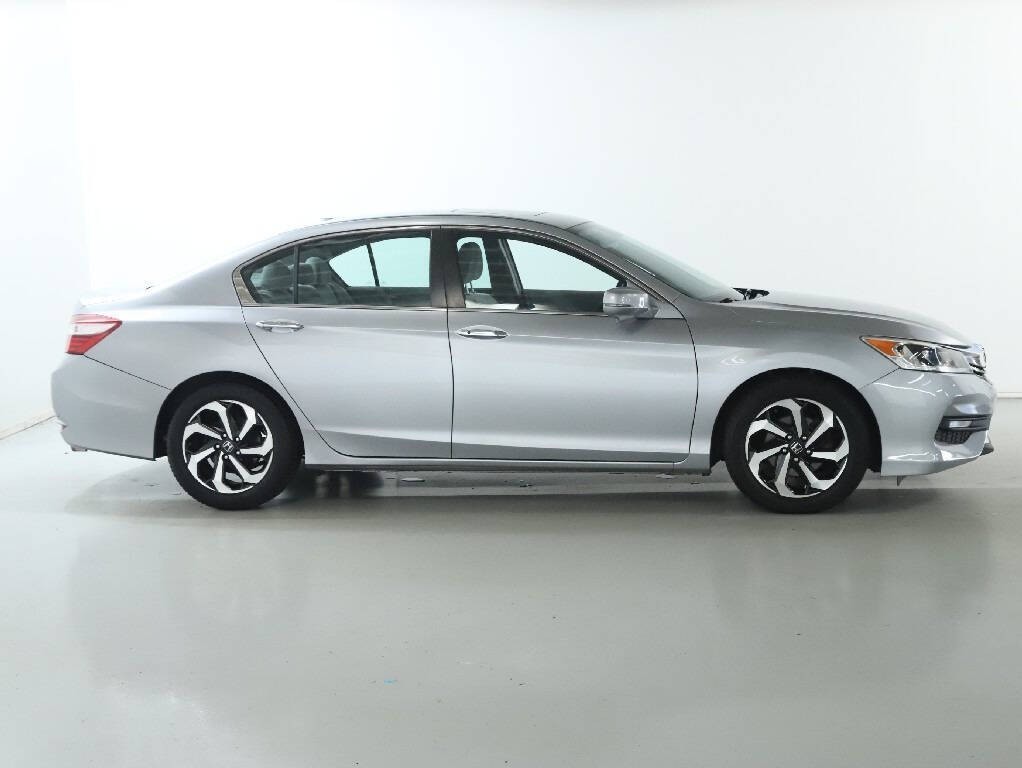 2016 Honda Accord Image 11