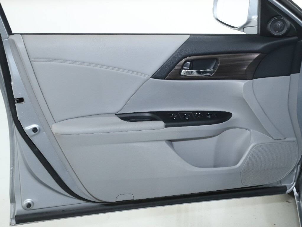 2016 Honda Accord Image 15