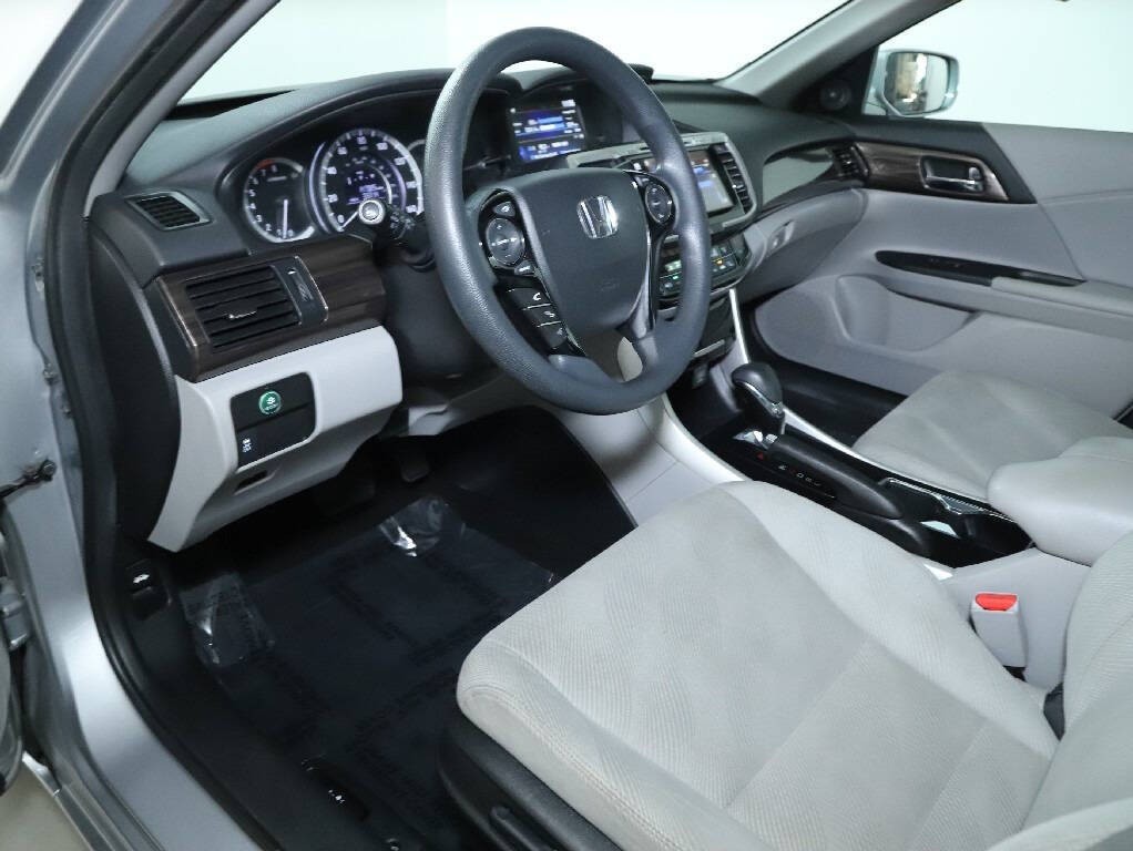 2016 Honda Accord Image 17