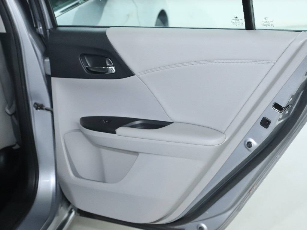 2016 Honda Accord Image 31