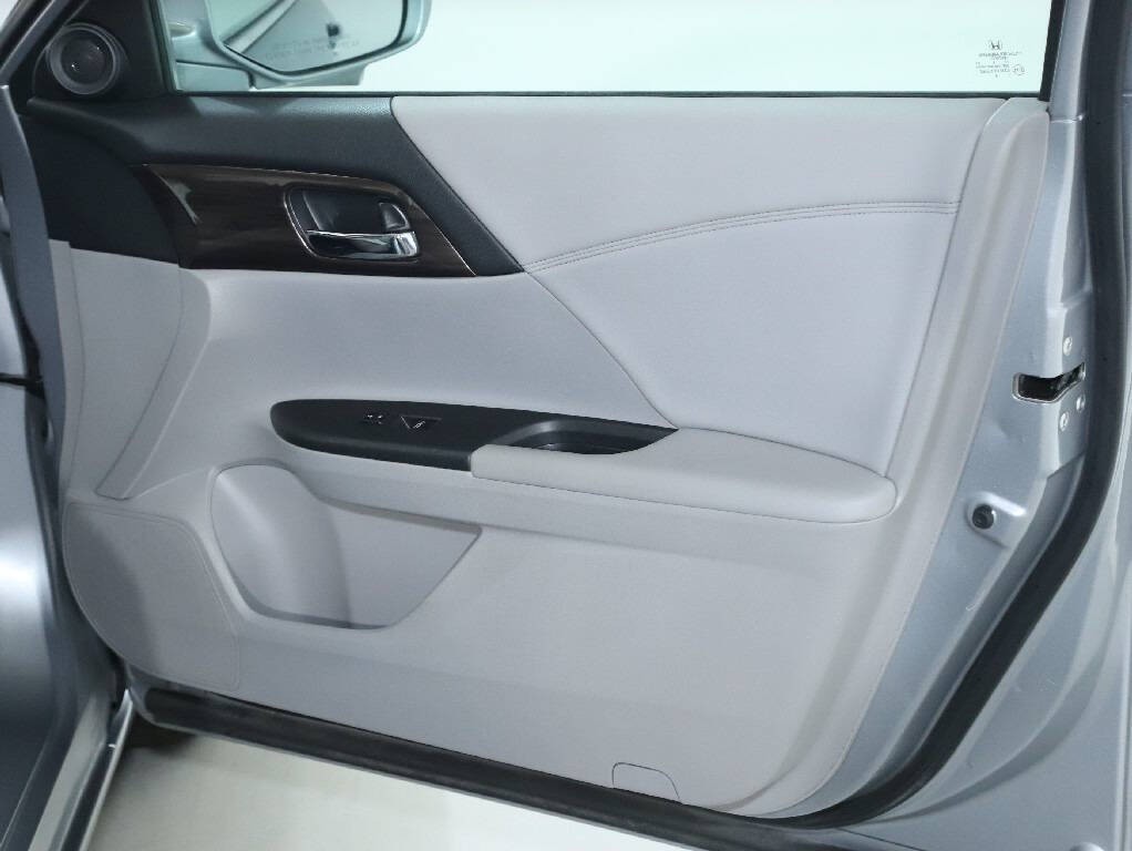 2016 Honda Accord Image 33