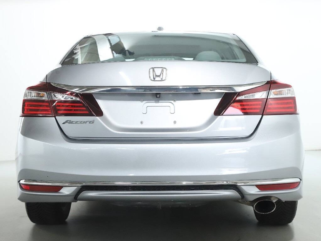 2016 Honda Accord Image 42