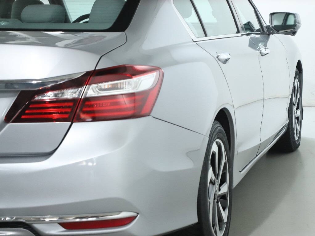 2016 Honda Accord Image 45