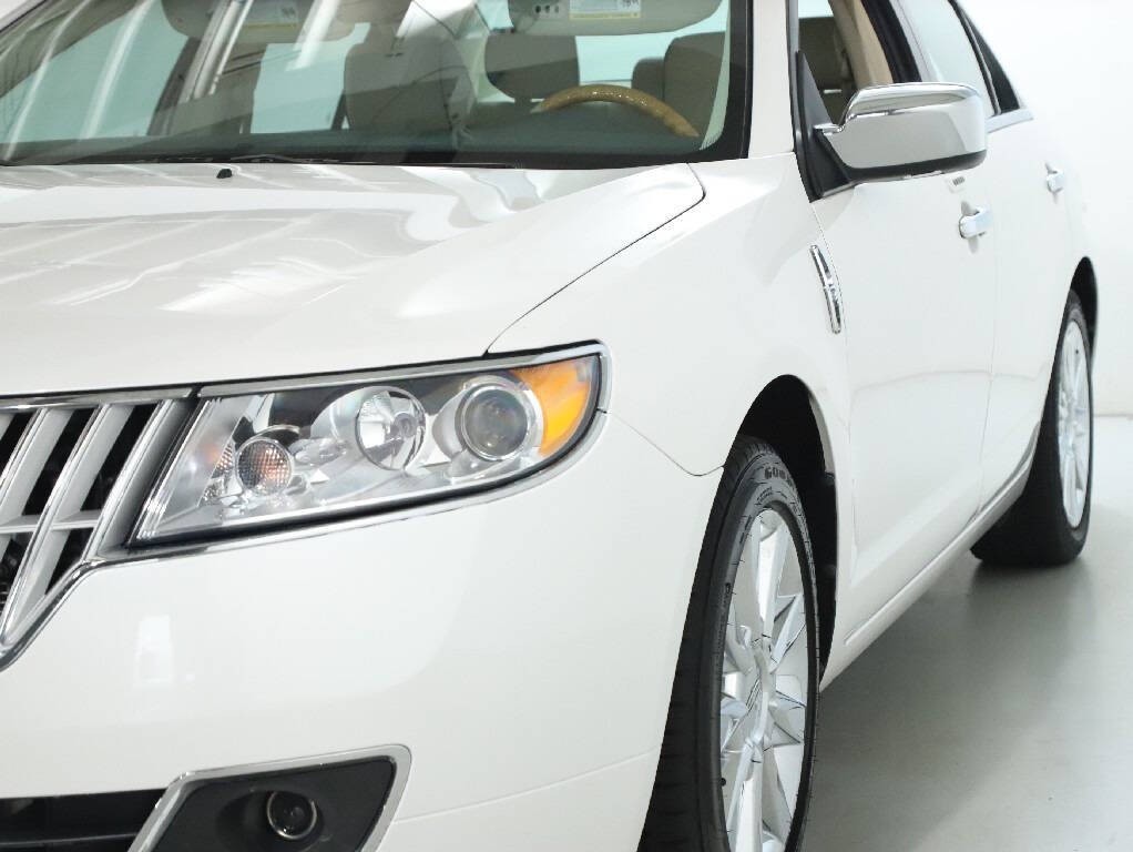 2011 Lincoln MKZ Image 4