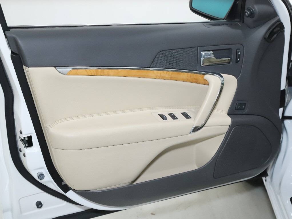 2011 Lincoln MKZ Image 15