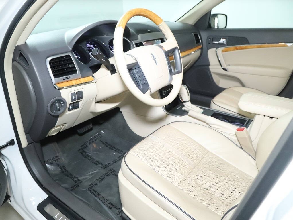 2011 Lincoln MKZ Image 17