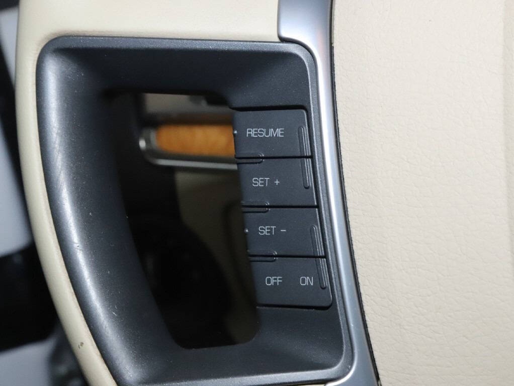 2011 Lincoln MKZ Image 23