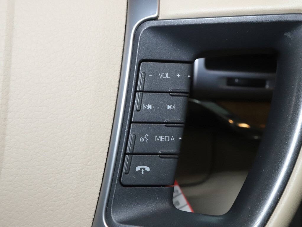 2011 Lincoln MKZ Image 24
