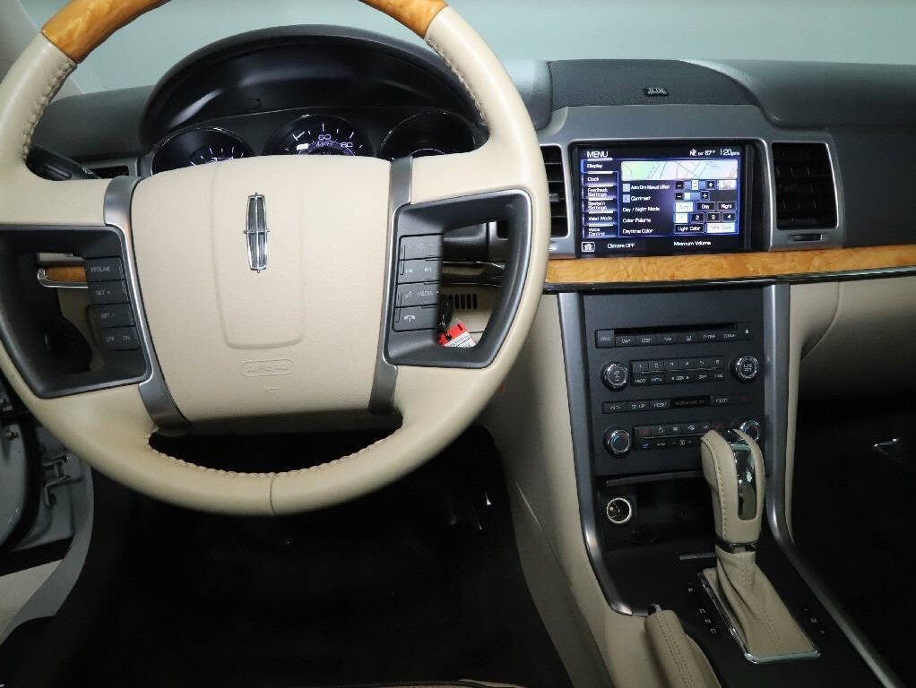 2011 Lincoln MKZ Image 28