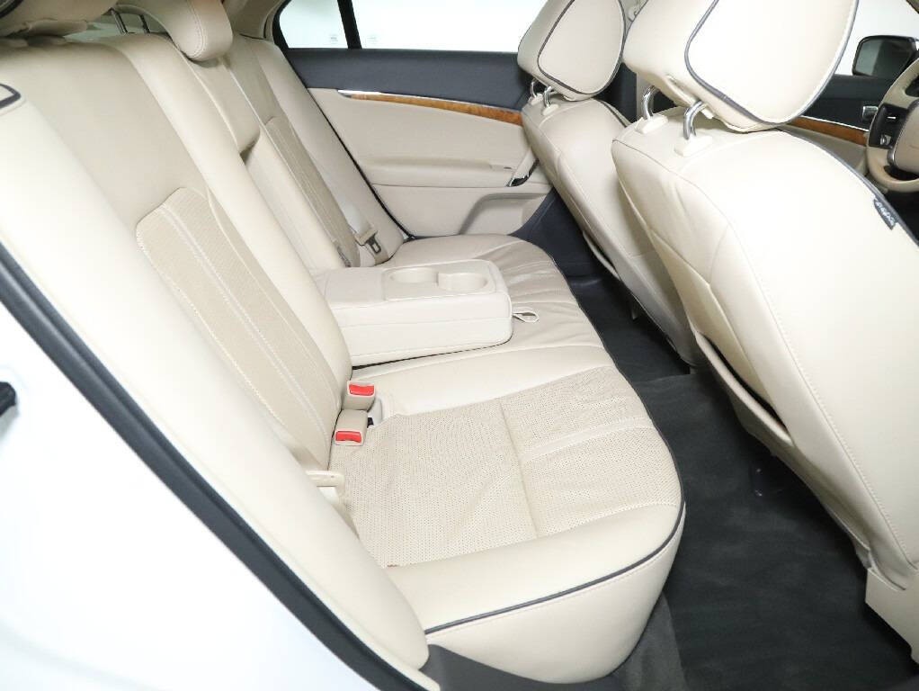 2011 Lincoln MKZ Image 32