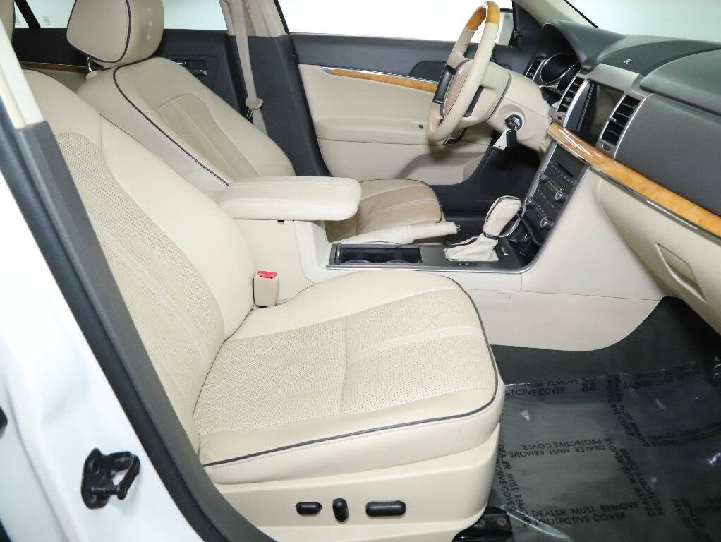 2011 Lincoln MKZ Image 34