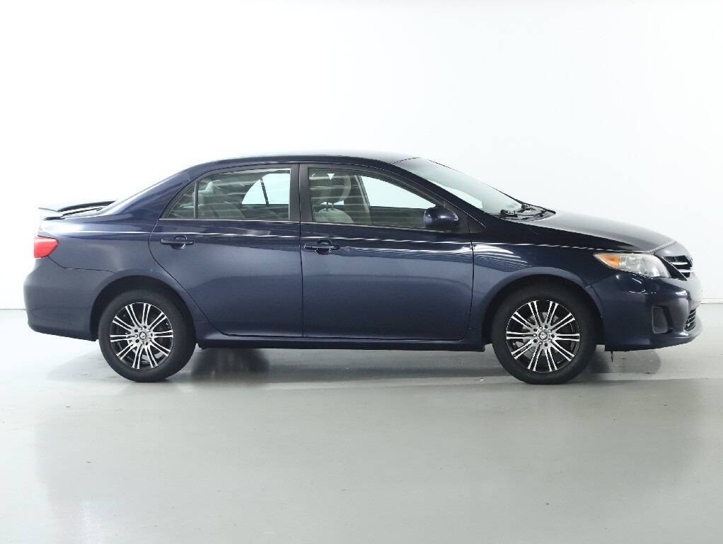2013 Toyota Corolla Image 11
