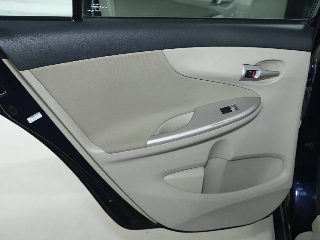2013 Toyota Corolla Image 13