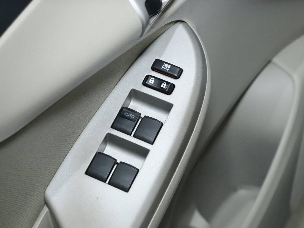 2013 Toyota Corolla Image 16
