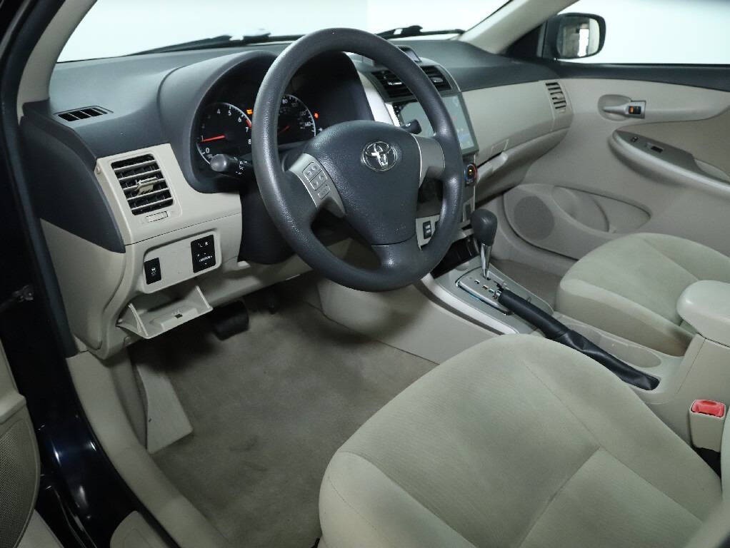 2013 Toyota Corolla Image 17