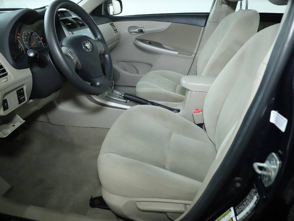2013 Toyota Corolla Image 18