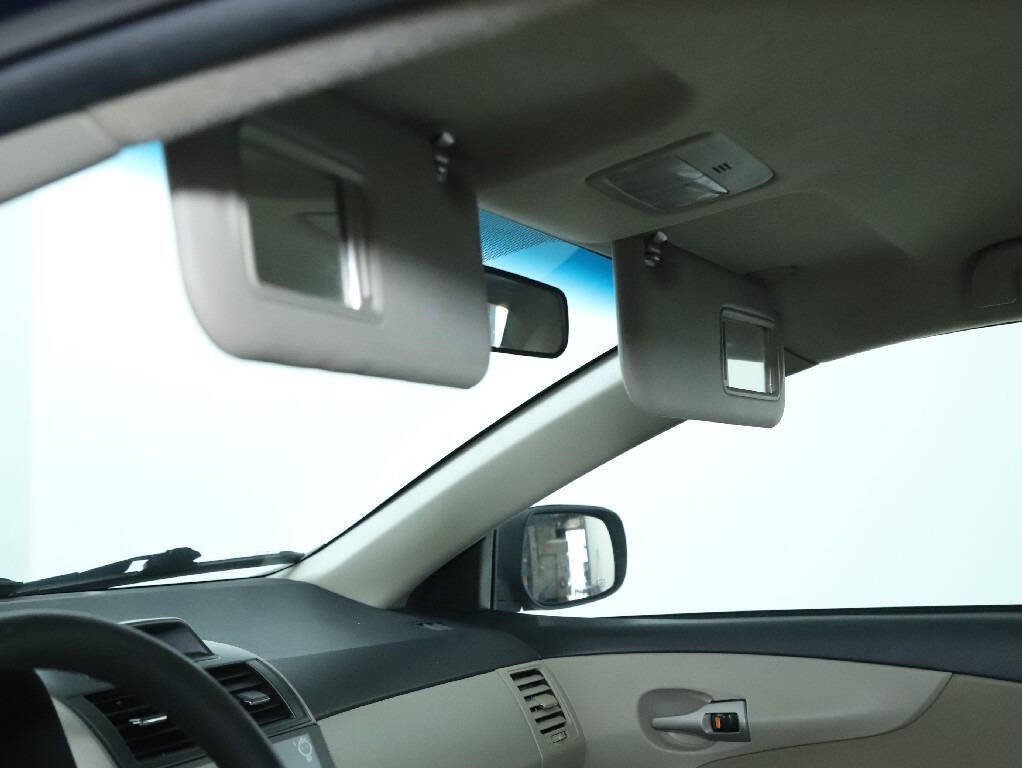 2013 Toyota Corolla Image 19