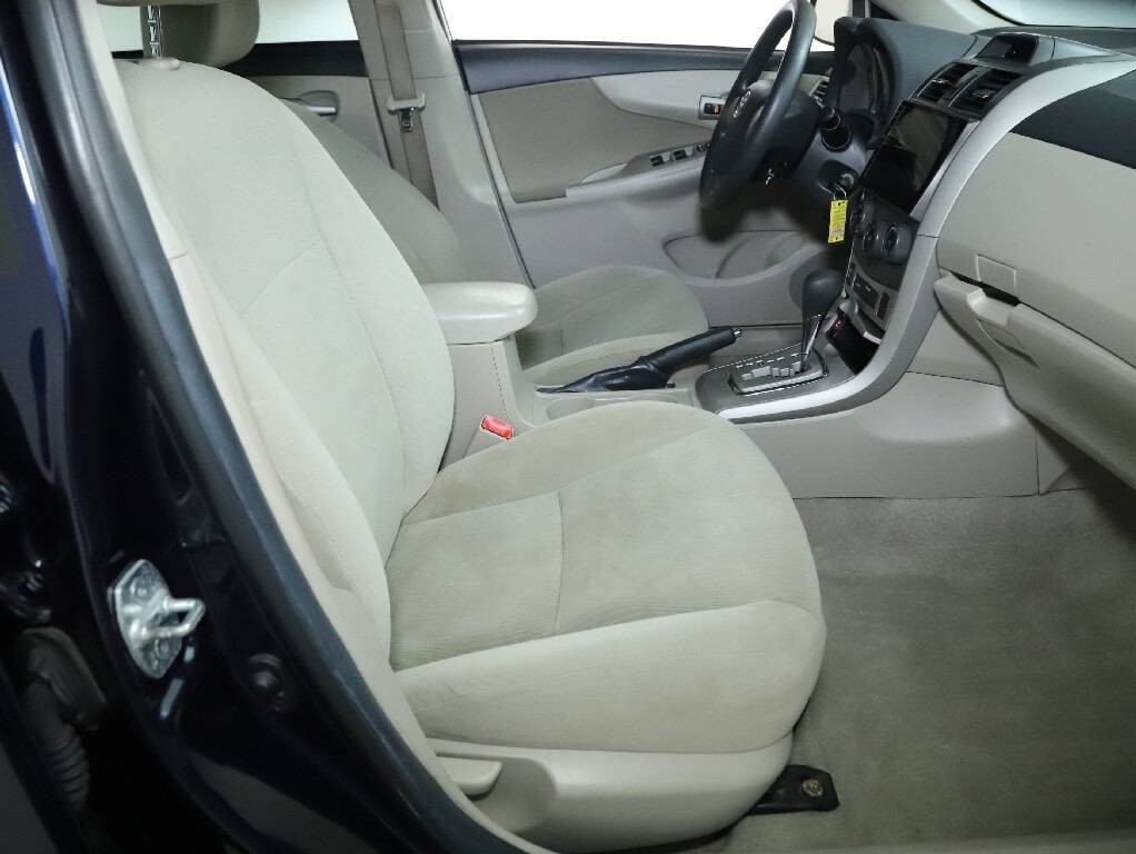2013 Toyota Corolla Image 30