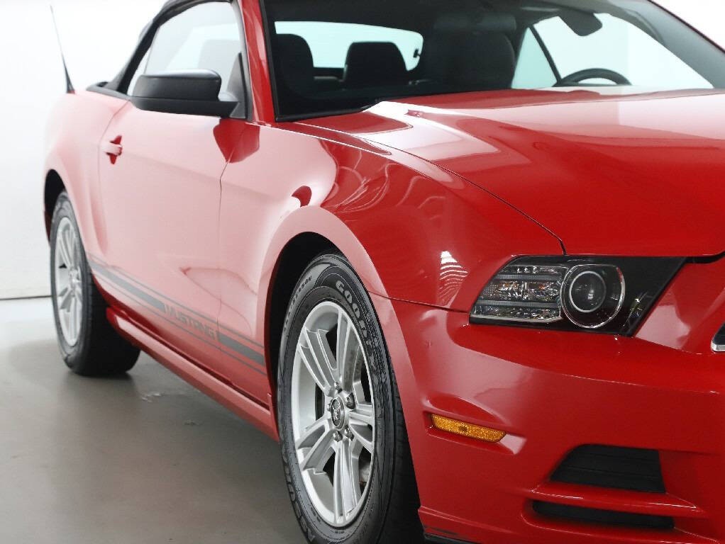 2013 Ford Mustang Image 8