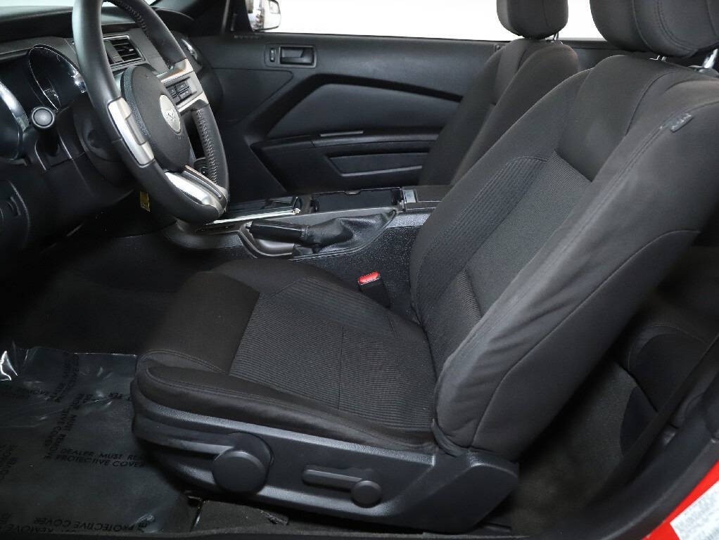 2013 Ford Mustang Image 18