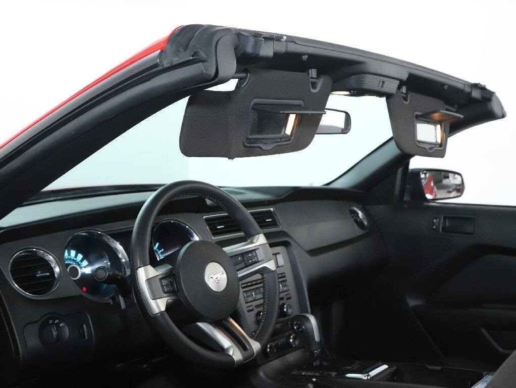 2013 Ford Mustang Image 19