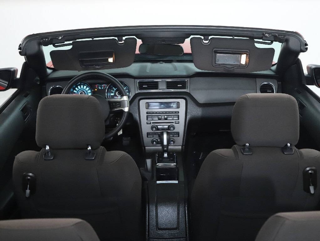 2013 Ford Mustang Image 20