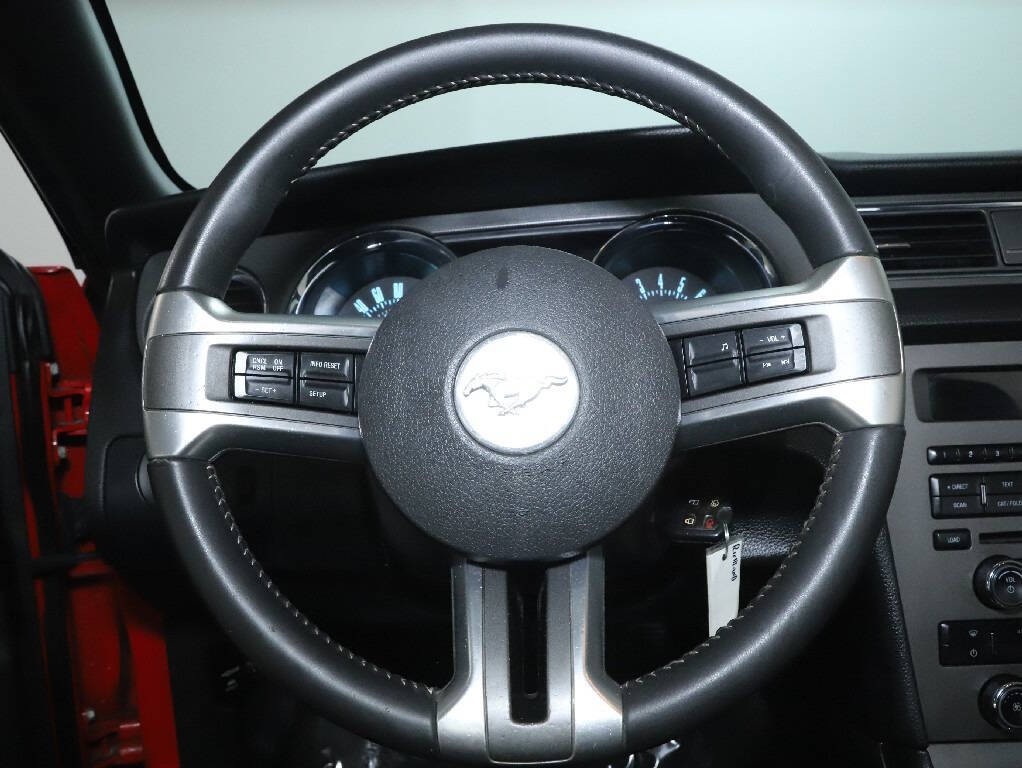 2013 Ford Mustang Image 22