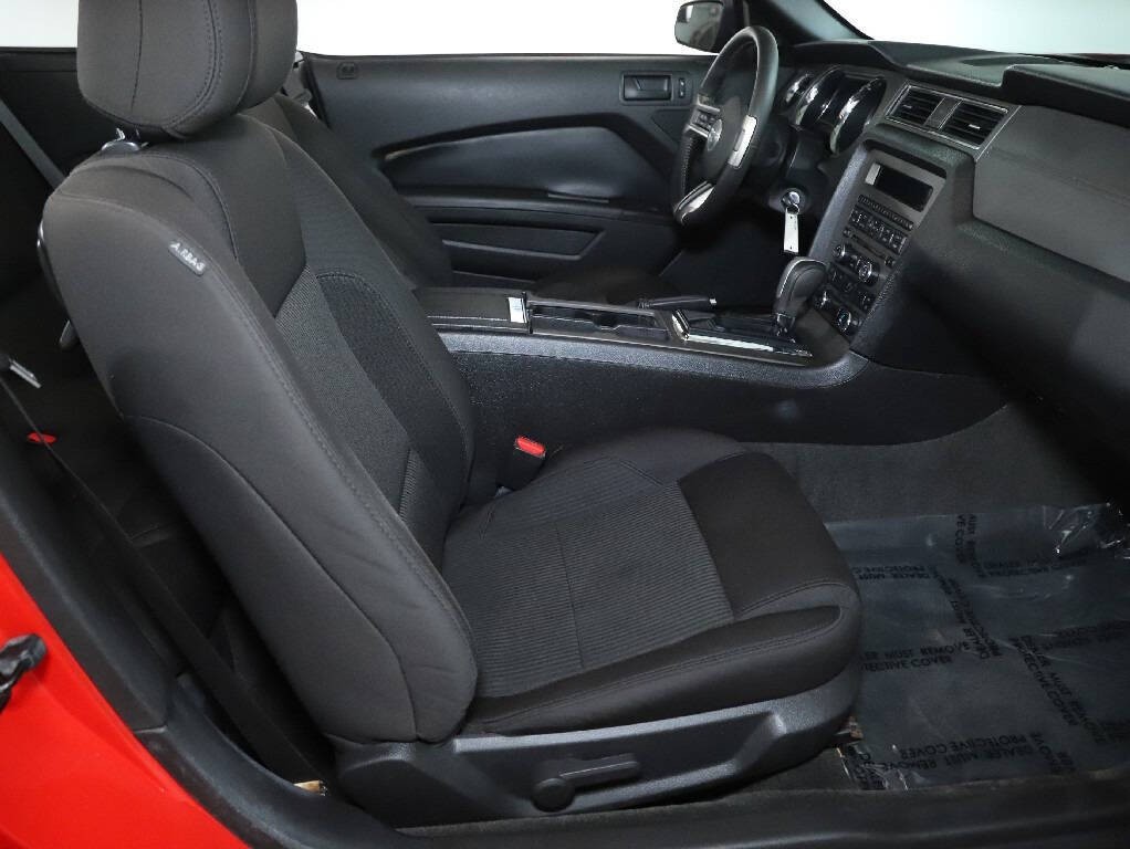2013 Ford Mustang Image 30