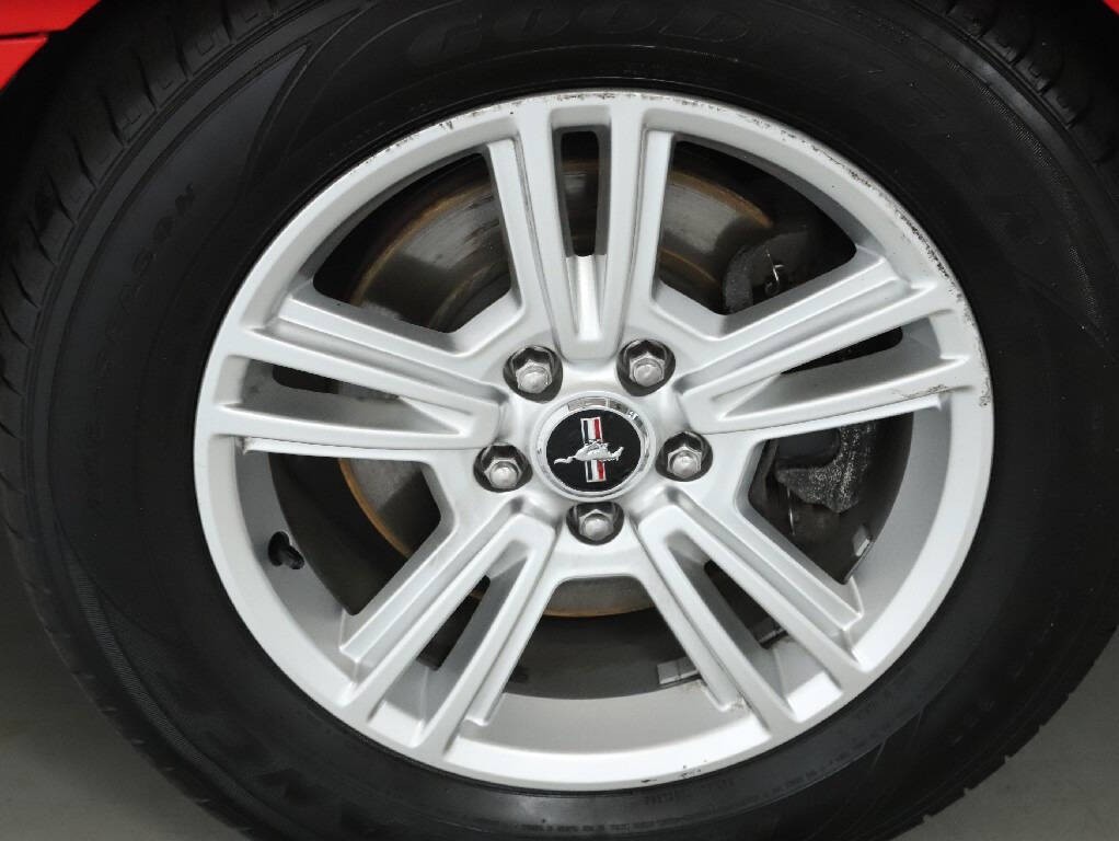2013 Ford Mustang Image 34