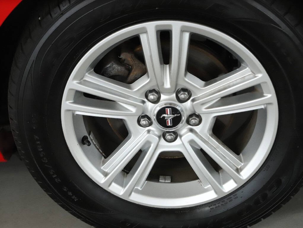 2013 Ford Mustang Image 36