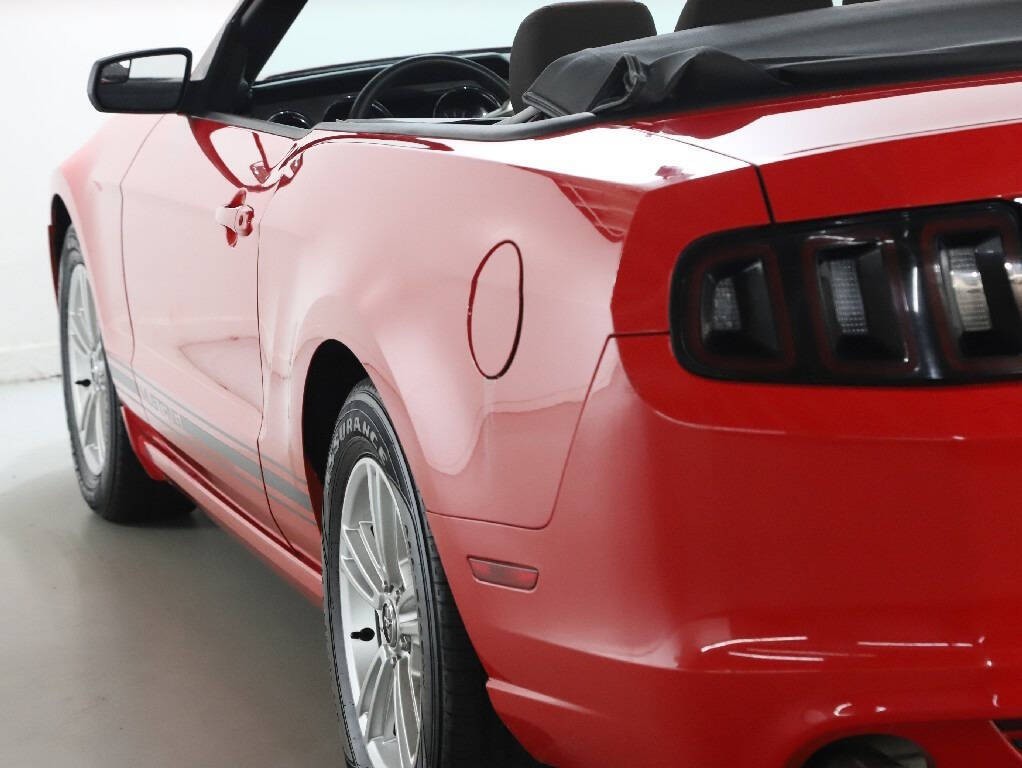 2013 Ford Mustang Image 38
