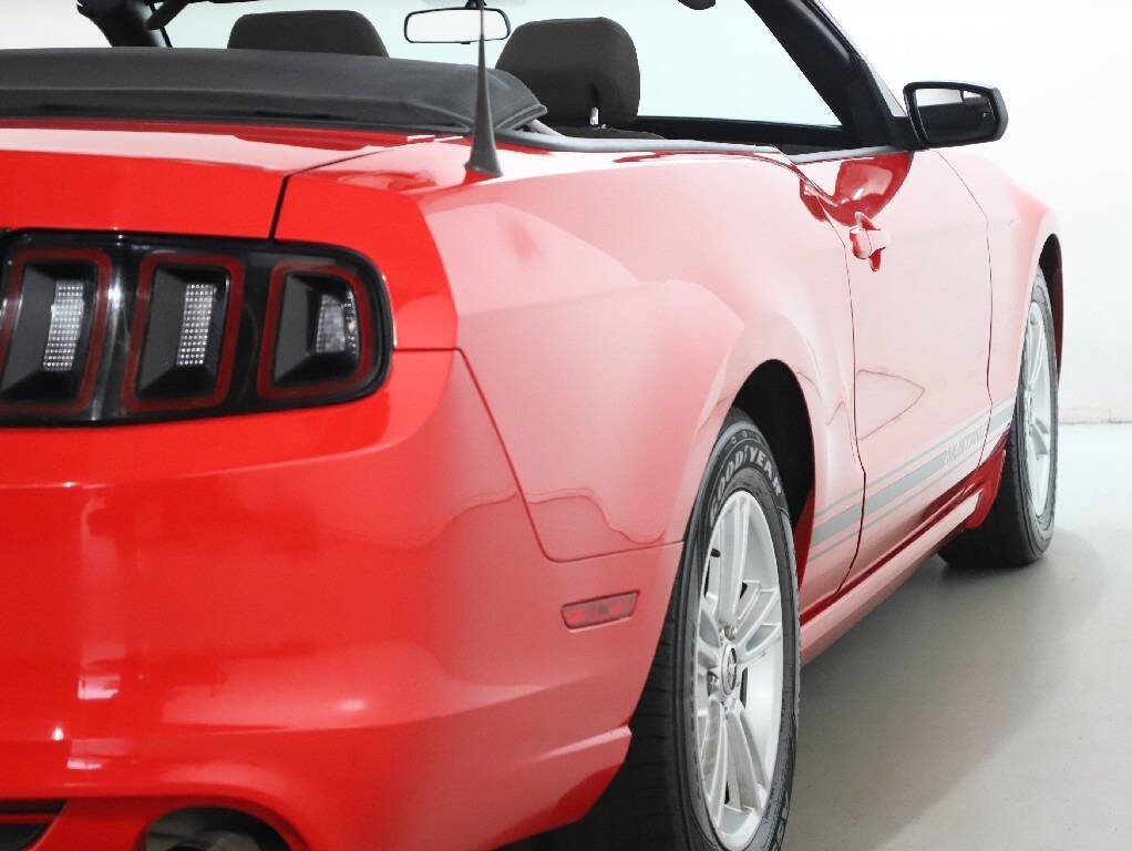 2013 Ford Mustang Image 42
