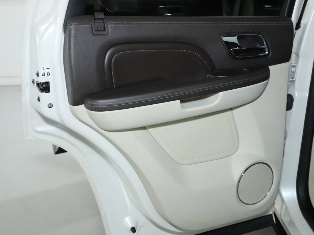 2014 Cadillac Escalade Image 13