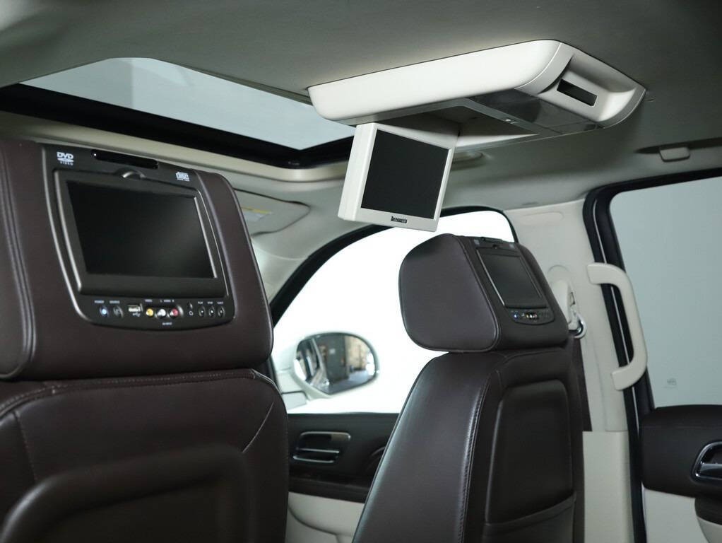 2014 Cadillac Escalade Image 16