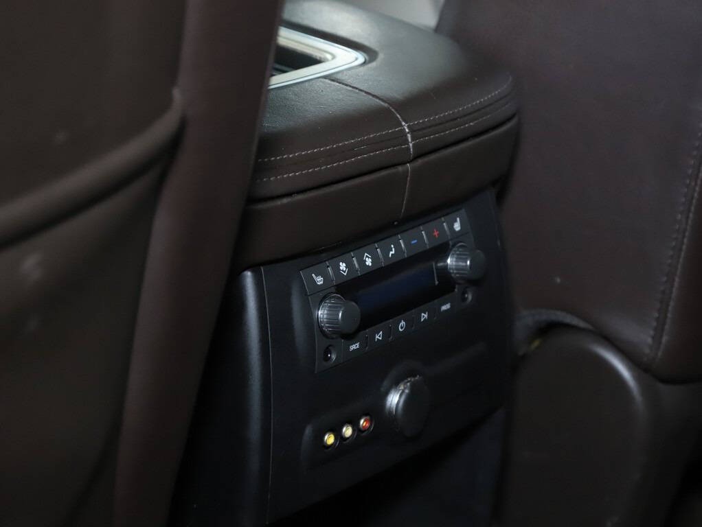 2014 Cadillac Escalade Image 17