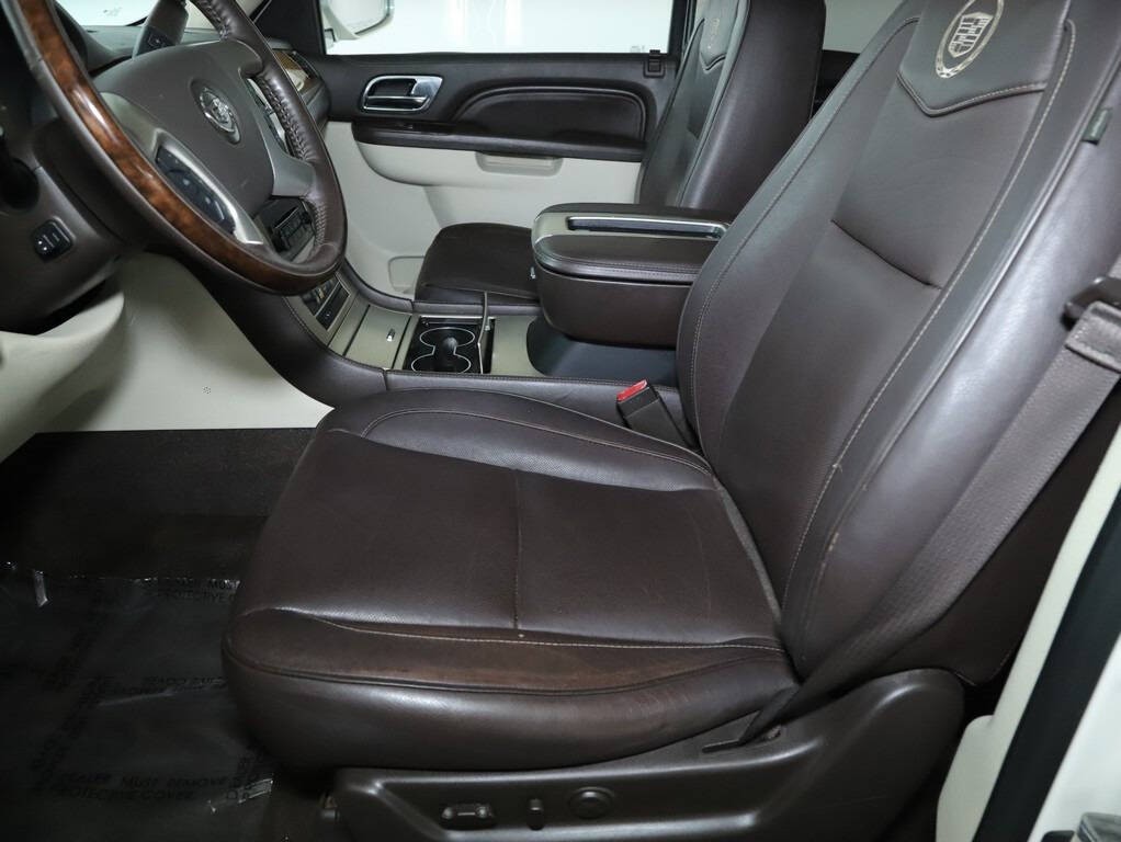 2014 Cadillac Escalade Image 21