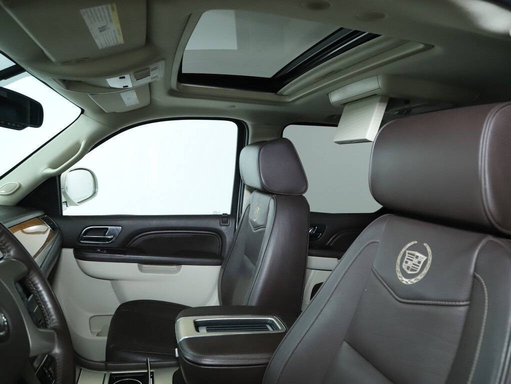 2014 Cadillac Escalade Image 22