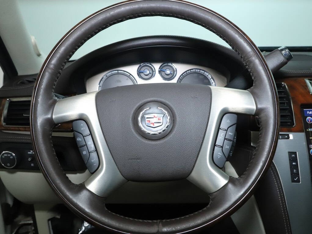2014 Cadillac Escalade Image 24