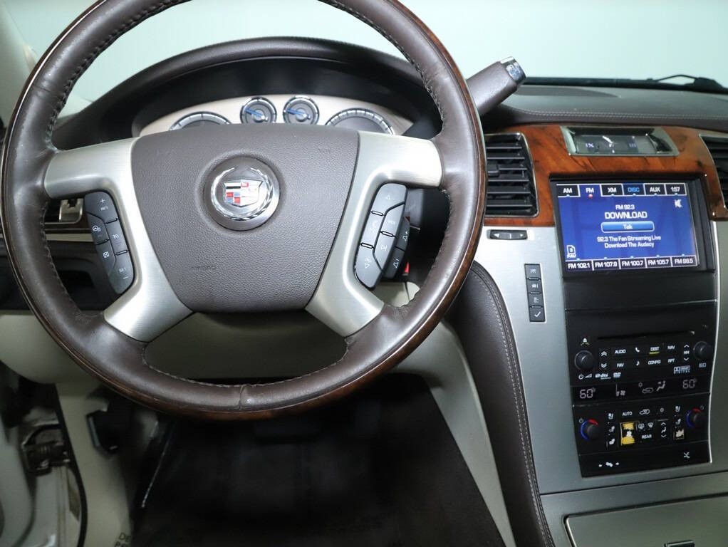 2014 Cadillac Escalade Image 30