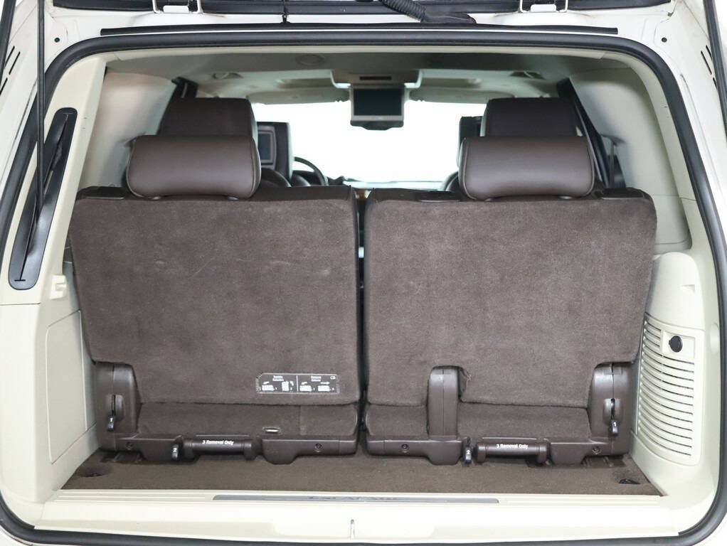 2014 Cadillac Escalade Image 32