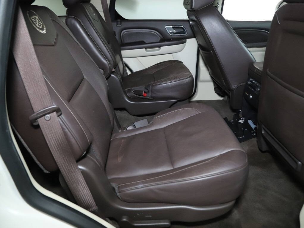 2014 Cadillac Escalade Image 34