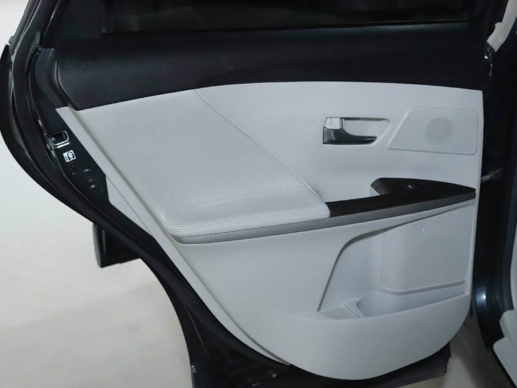 2013 Toyota Venza Image 13